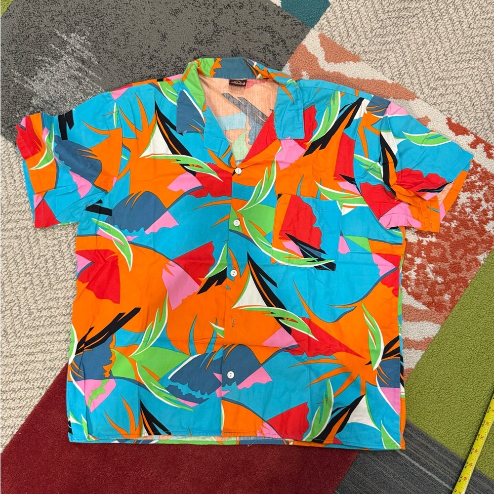 Men’s Hawaiian Vibrant Tropical Short Sleeve Shirt